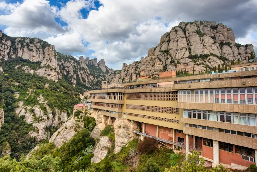 Mejor guardería Montessori en Gibraltar - Niños de distintas nacionalidades jugando en un entorno bilingüe