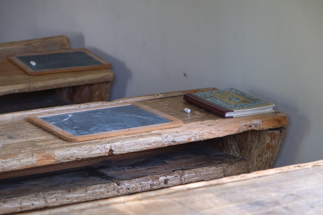Aula Montessori con materiales sensoriales certificados