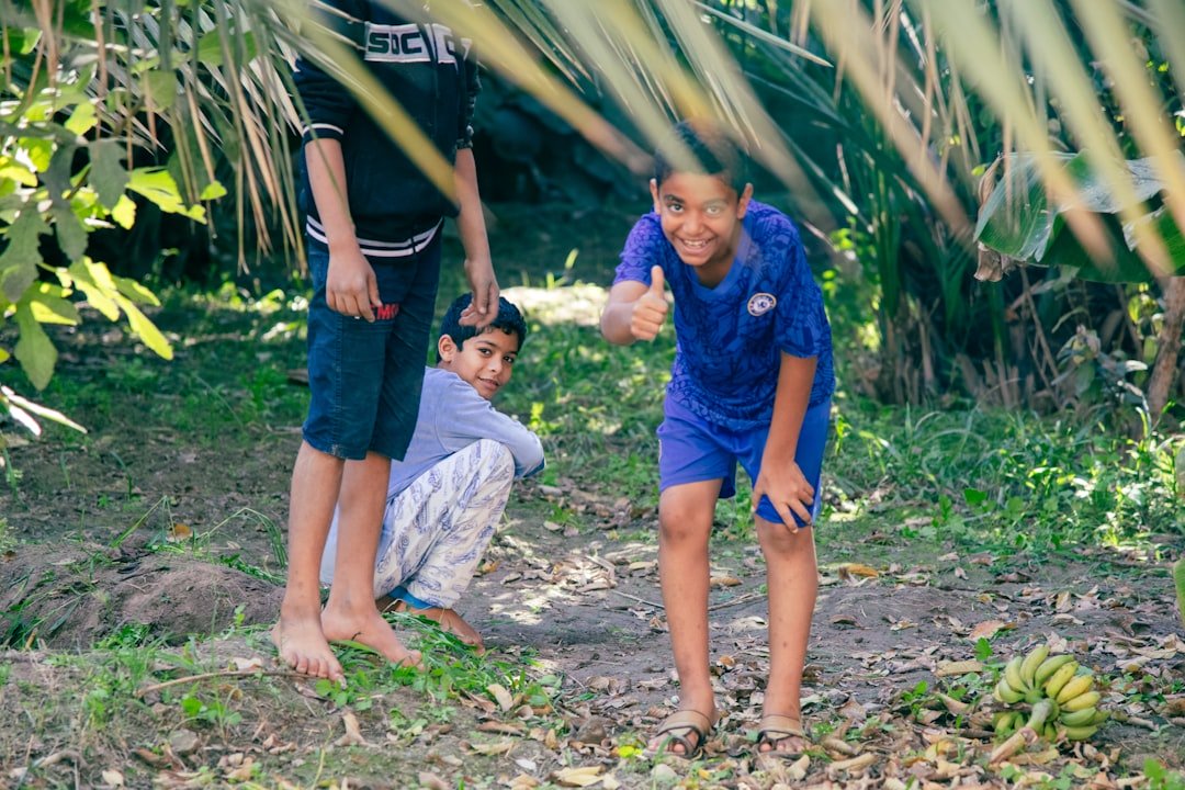 Educación infantil Montessori en Sabinillas - Niños en un entorno bilingüe al aire libre
