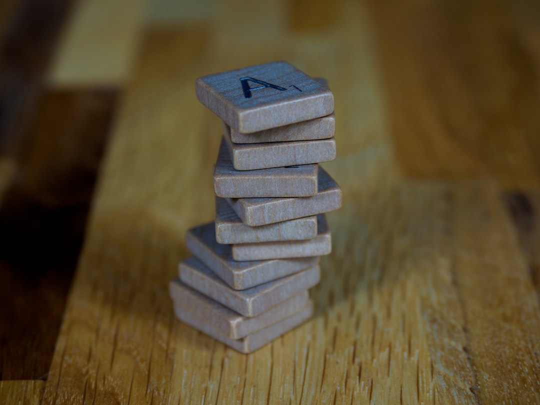 educación Montessori en Casares - Material sensorial Montessori: la torre rosa para desarrollo infantil