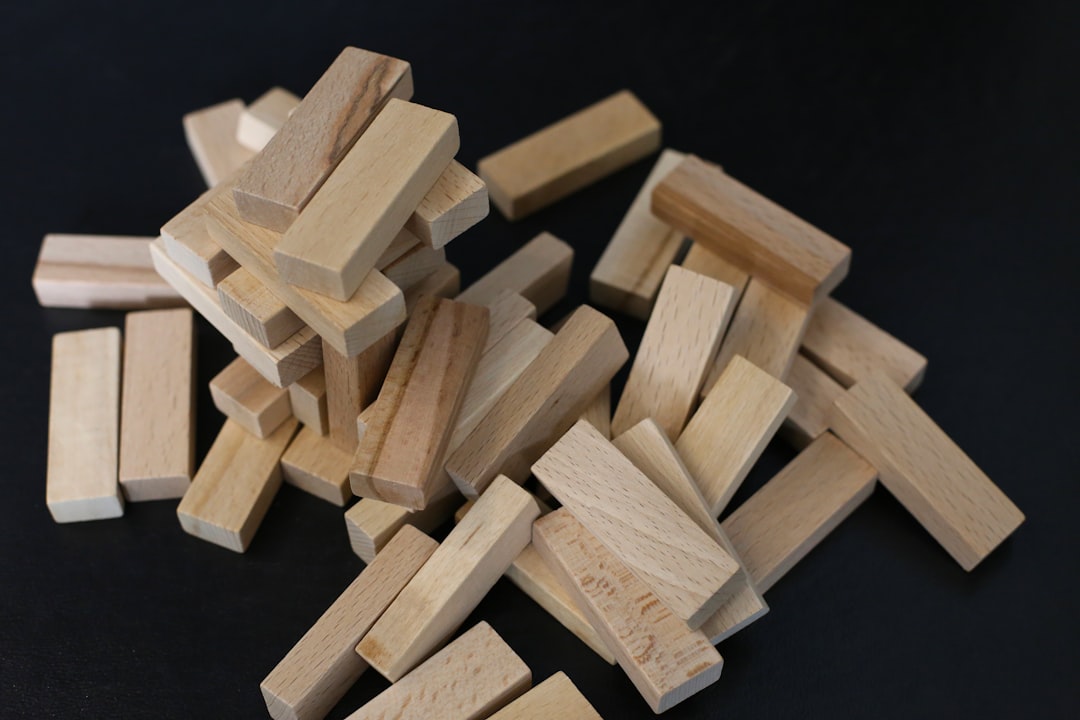 Educación infantil Montessori en Algeciras - Materiales Montessori originales de madera en un ambiente preparado