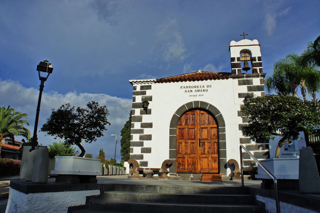 centro infantil Montessori en la zona de Casares - Edificio de colegio en Sotogrande con arquitectura luminosa y mediterránea