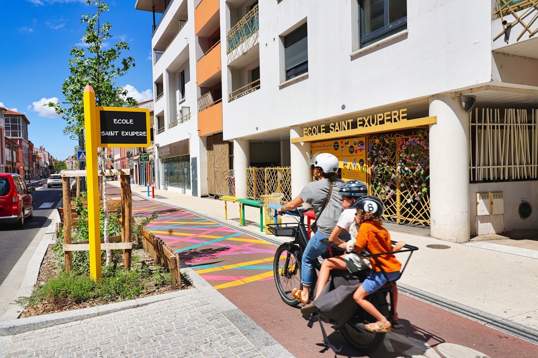 colegio Montessori en La Línea - Familia de La Línea de la Concepción desplazándose a Sotogrande