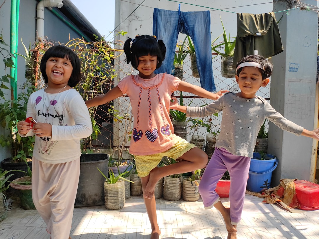 preescolar Montessori de calidad en el Campo de Gibraltar - Niños felices aprendiendo en un ambiente Montessori