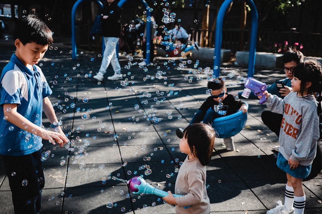 Preescolar Montessori en Gibraltar precio - Niños en un entorno bilingüe al aire libre en Sotogrande