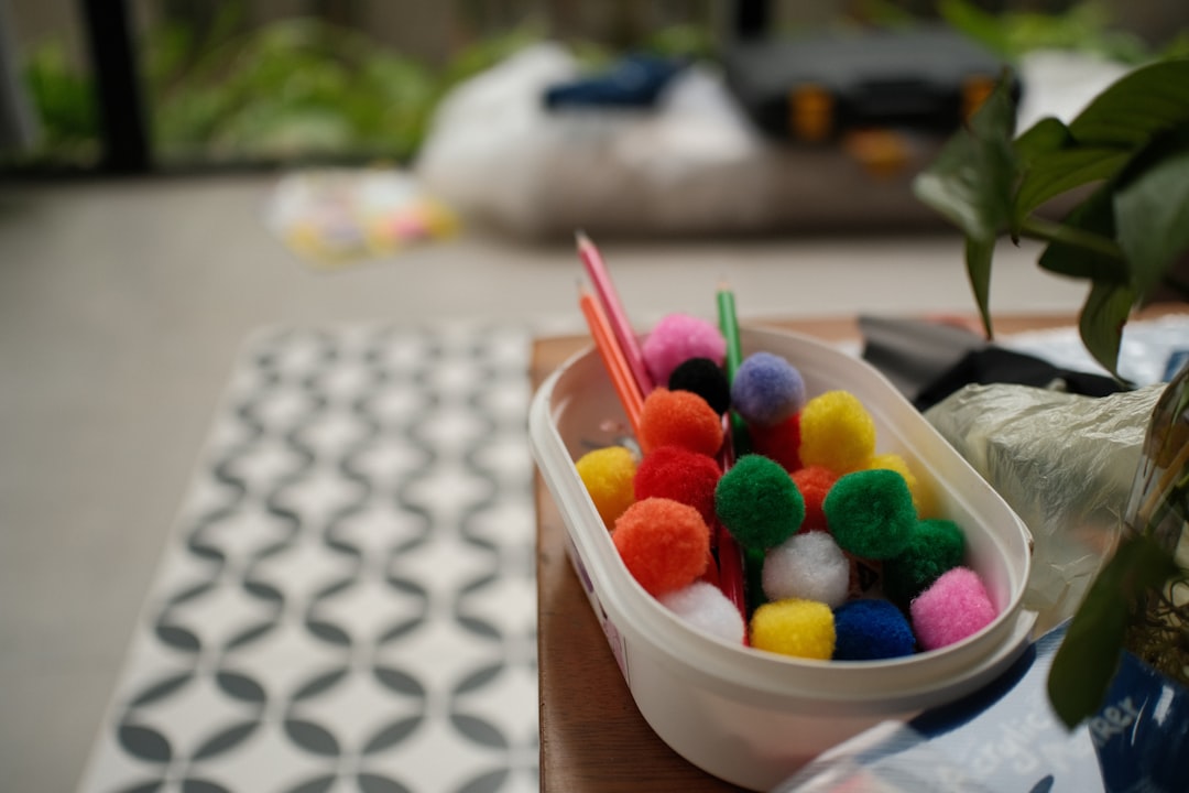 colegio Montessori en la zona de Duquesa - Materiales sensoriales Montessori para desarrollo infantil
