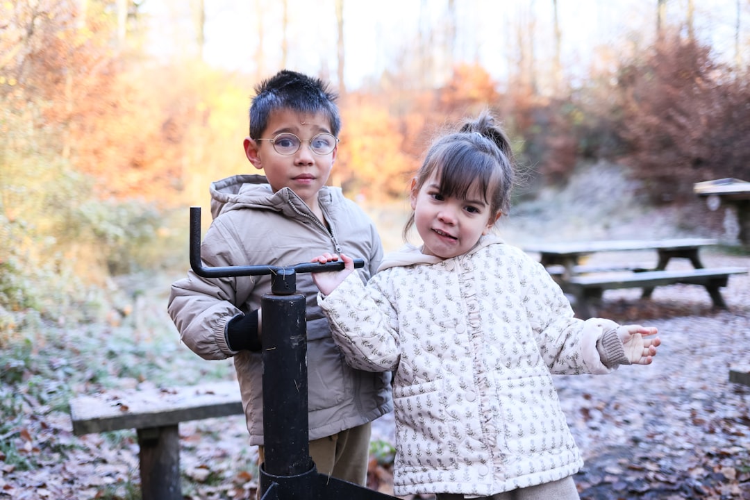 Mejor preescolar Montessori en Campo de Gibraltar - Niños de distintas nacionalidades jugando juntos en un entorno bilingüe