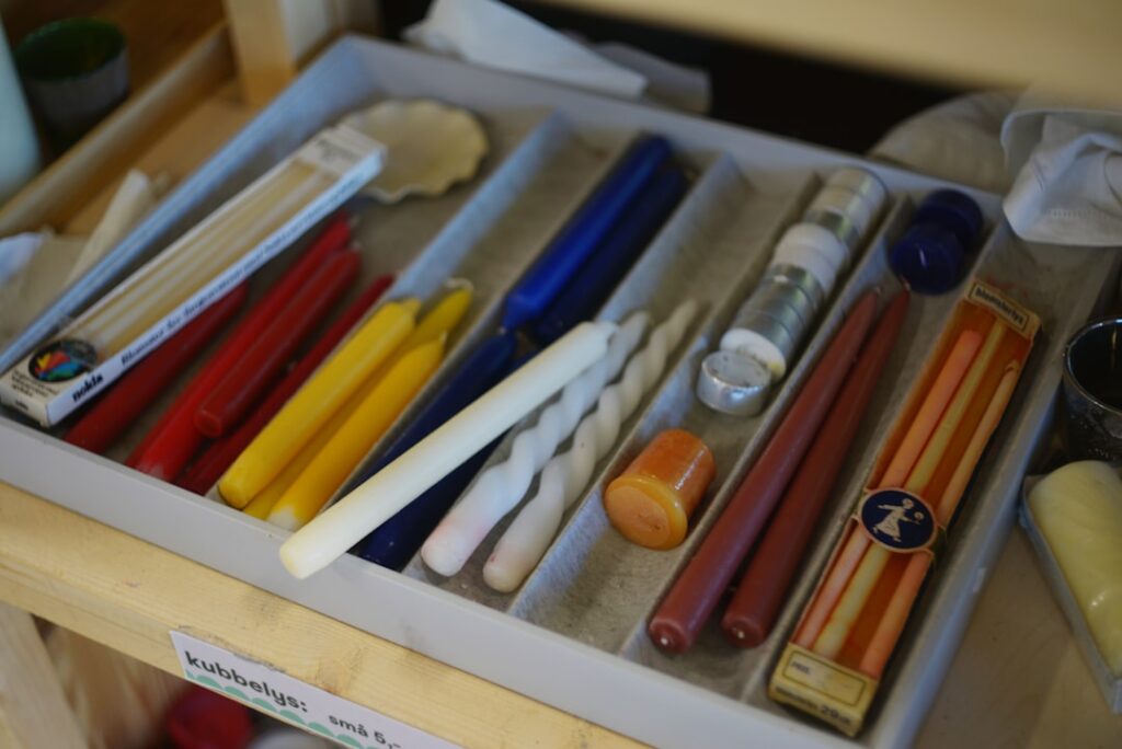 Aula de Casa de Niños Montessori con materiales al alcance del niño