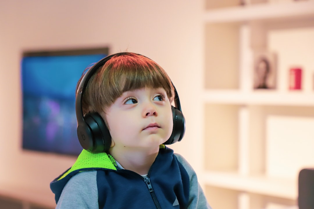 hijo que no escucha - En el aula Montessori los niños cooperan porque se sienten escuchados