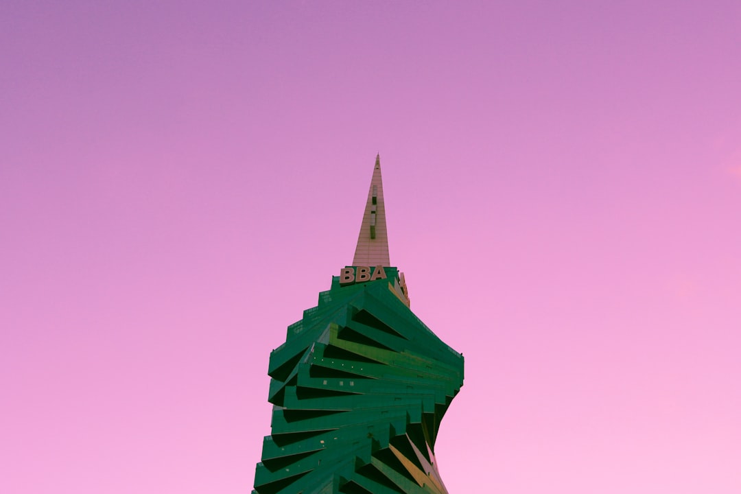 materiales sensoriales Montessori - La torre rosa, material sensorial clásico para graduar dimensiones