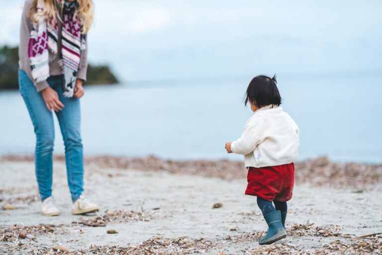 Kind hört nicht: Warum es passiert und was Sie tun können | Montessori Schule Costa del Sol
