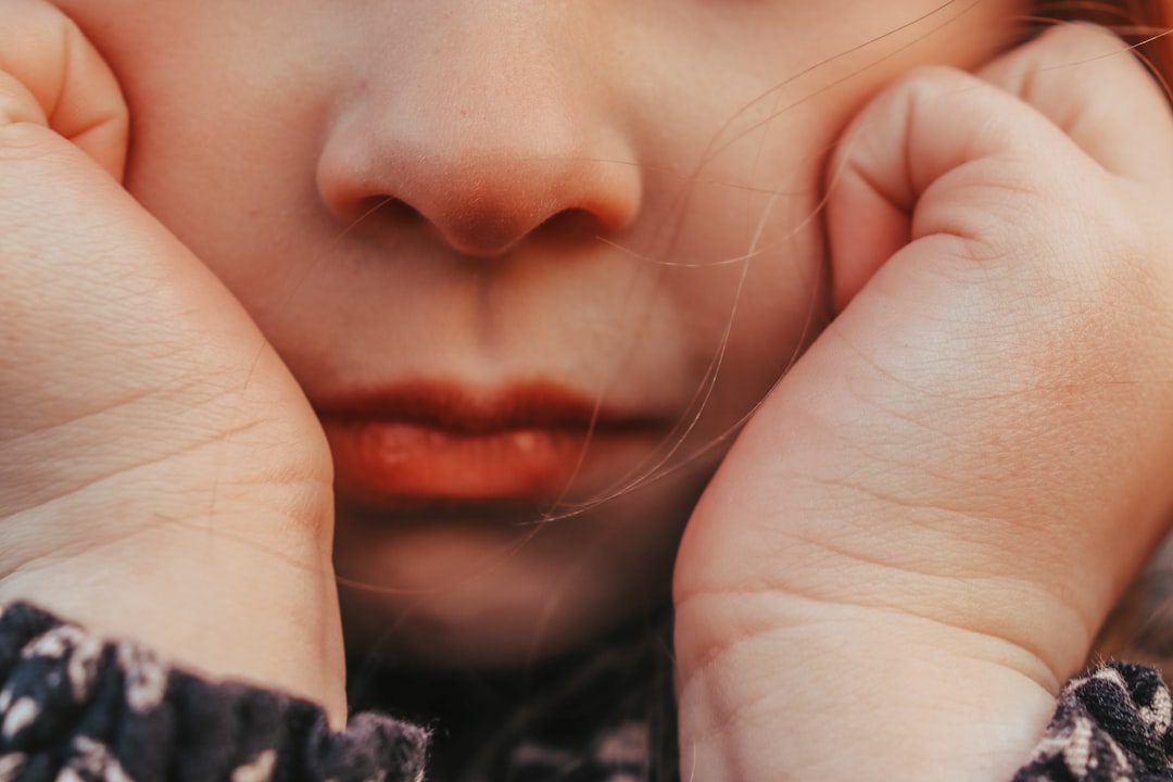 hijo que no escucha - Ponerse a la altura del niño cambia la conversación