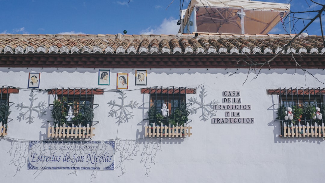 prestaciones para familias con niños en colegio - Centro escolar en un pueblo andaluz