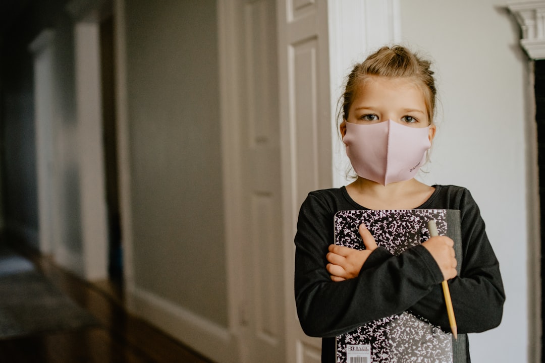 rabietas en niños de 3 años - Material Montessori para trabajar la identificación de emociones en Casa de Niños