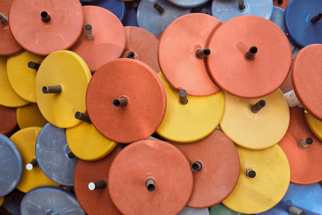 escuela infantil Montessori Costa del Sol - Detalle de materiales sensoriales Montessori en madera
