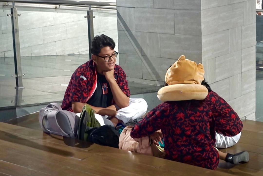 hijo desobediente - Padre conectando emocionalmente antes de poner un límite