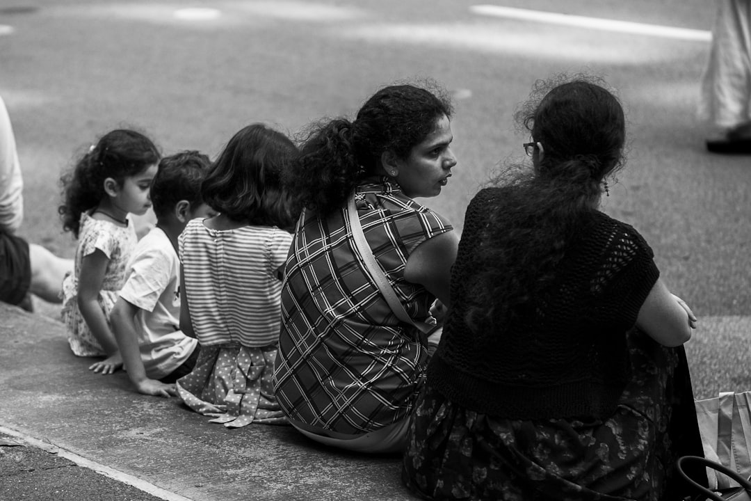 niño que no obedece - Contacto visual y cercanía física: la clave Montessori antes de cualquier instrucción
