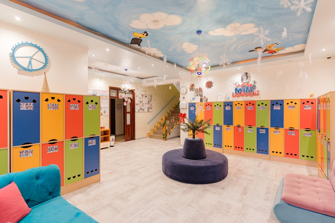 Mejor Casa de Niños Montessori en Duquesa - Aula bilingüe español-inglés con guía nativo