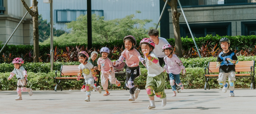 Casa de Niños Montessori en Campo de Gibraltar precio - Juego al aire libre en un colegio bilingüe de la Costa del Sol
