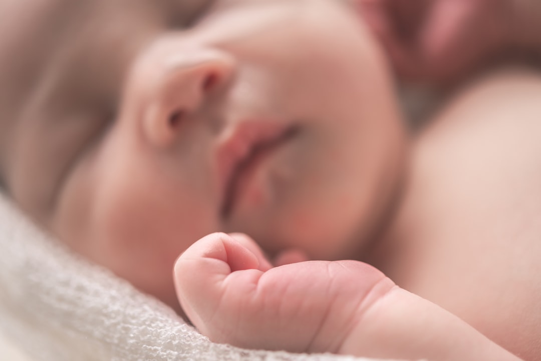 horas de sueño del bebé - Bebé de 12 meses descansando durante la siesta