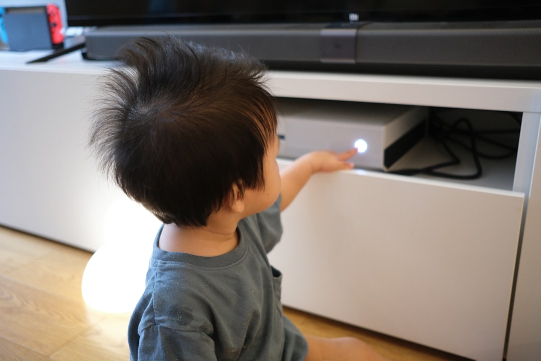 rabietas a los 2 años - Ambiente Montessori preparado en casa para reducir frustraciones infantiles