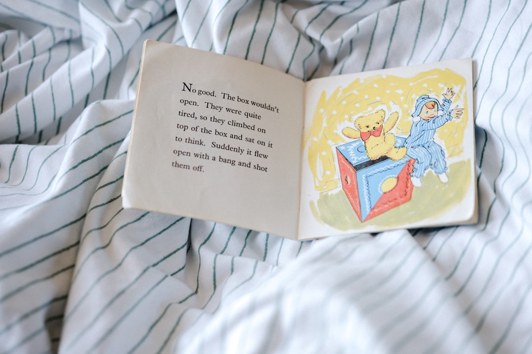 hábitos de sueño infantil - Una rutina de cuentos antes de dormir ayuda a los niños de 1 a 3 años a relajarse.