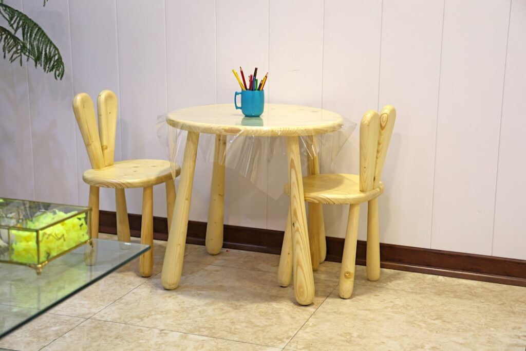 Mesa y silla Montessori: el mueble que cambia la dinámica de la casa.