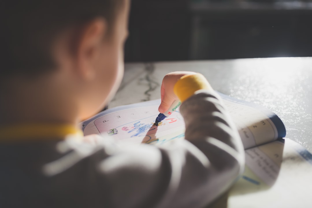 Montessori Entwicklungsstufen: Die vier Phasen der Kindheit