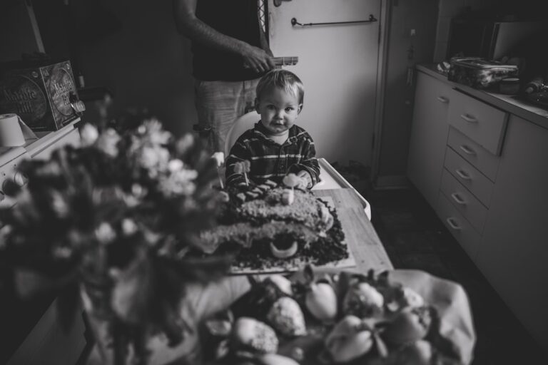 Heuristisches Spiel: Warum Babys alles auf den Boden werfen und wie Sie es fördern können
