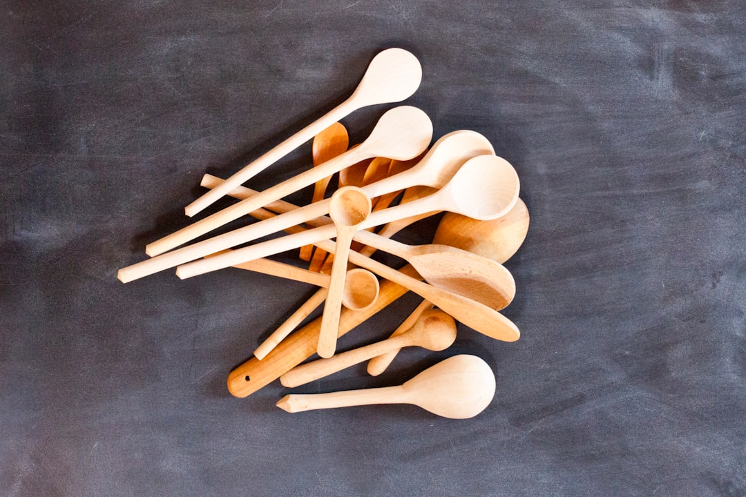juego heurístico - Materiales cotidianos de cocina como herramientas de exploración sensorial