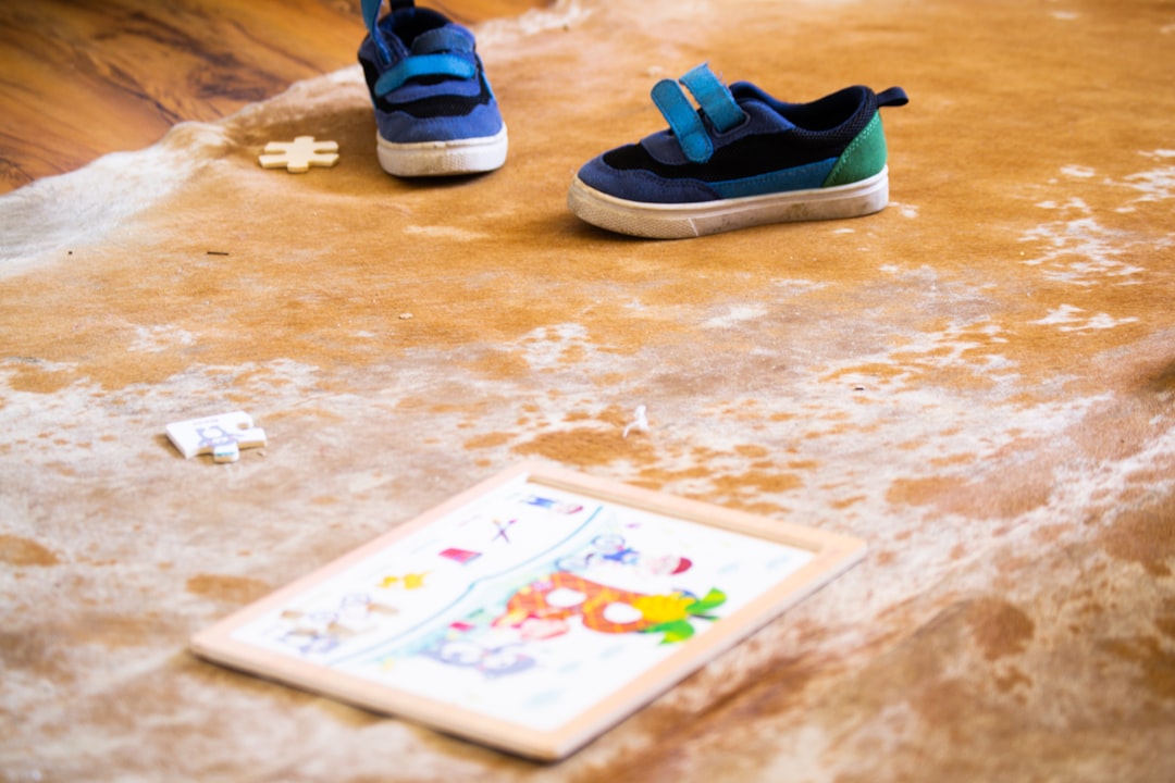 juego de descubrimiento - Ambiente Montessori preparado para la exploración sensorial de los más pequeños