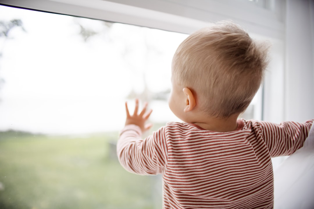 hijo que no hace caso - Un niño ganando autonomía paso a paso