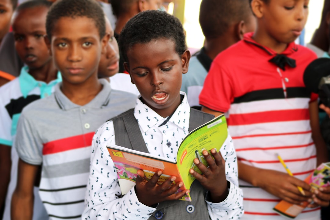 Niños desarrollando bilingüismo real en un colegio internacional de la Costa del Sol