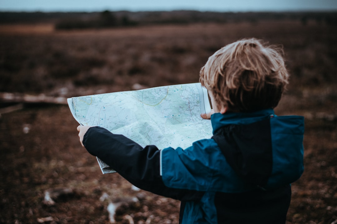 uso de pantallas en niños - Exploración en la naturaleza: el mejor estímulo para un cerebro en desarrollo.