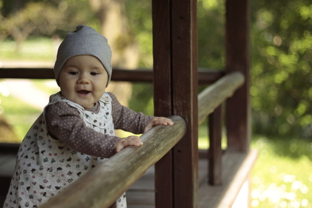 método Montessori para bebés - Materiales naturales y sencillos para la exploración sensorial del bebé