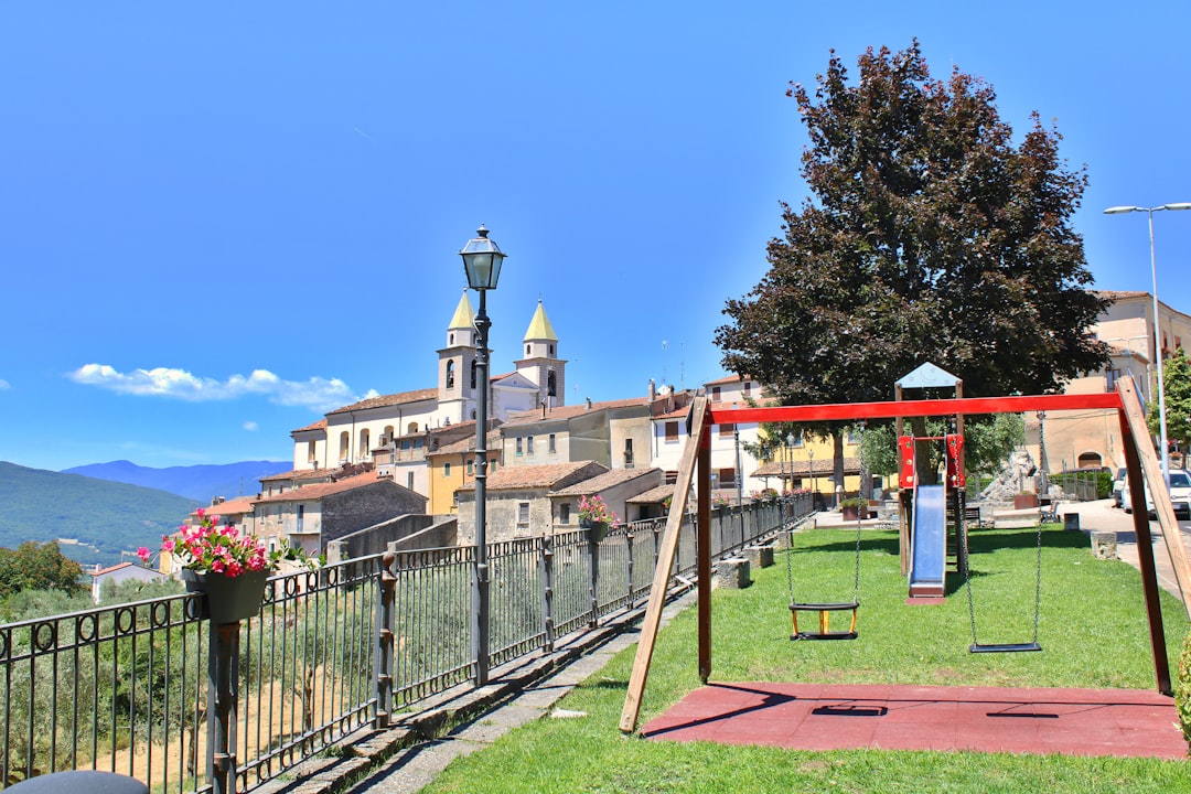 primaria Montessori en Manilva - El patio del colegio IMS Sotogrande durante el recreo