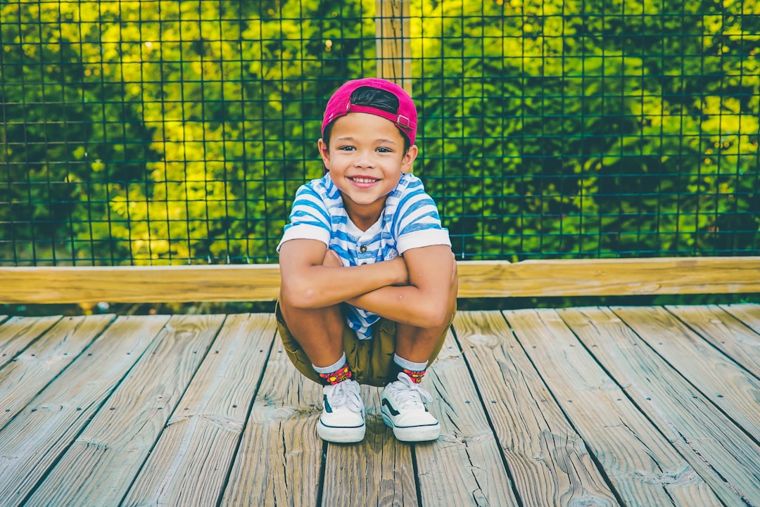 ayudar a un niño tímido a socializar - En el ambiente Montessori, cada niño trabaja a su ritmo, incluyendo los más introvertidos.