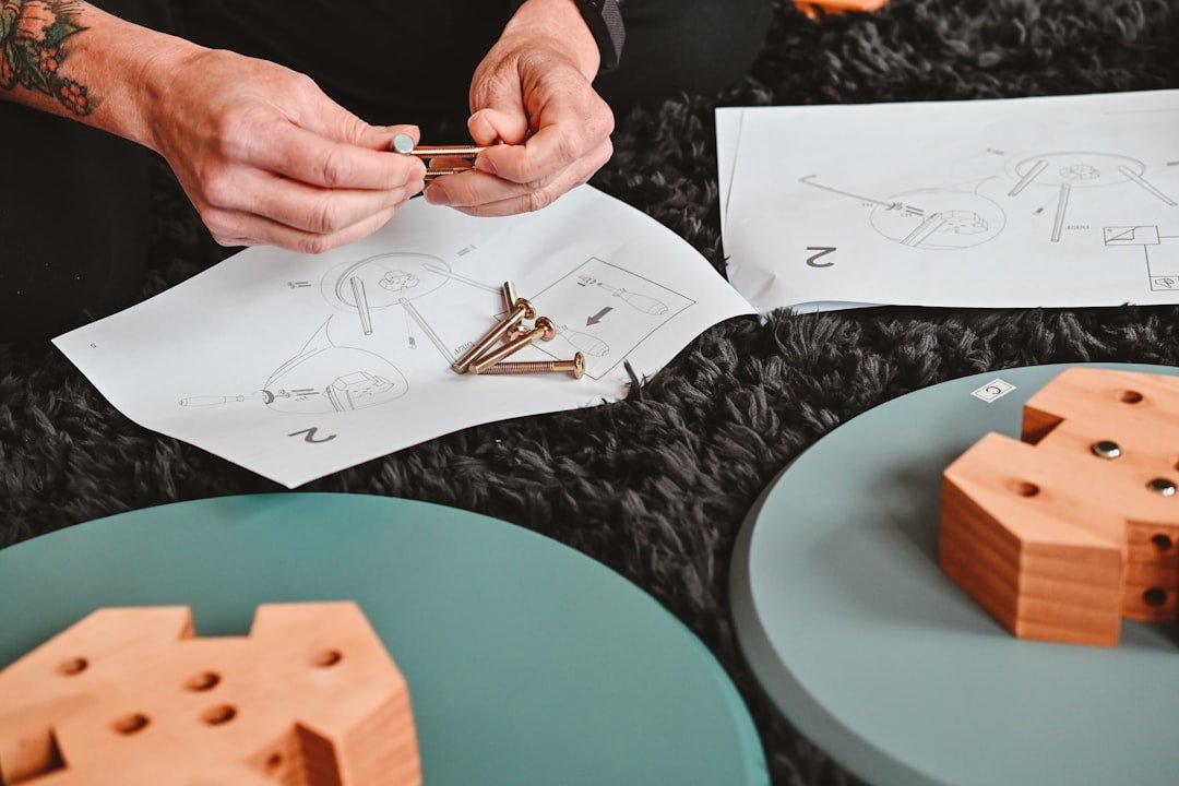 aplicar Montessori en casa - Materiales Montessori hechos en casa con objetos reciclados y naturales.