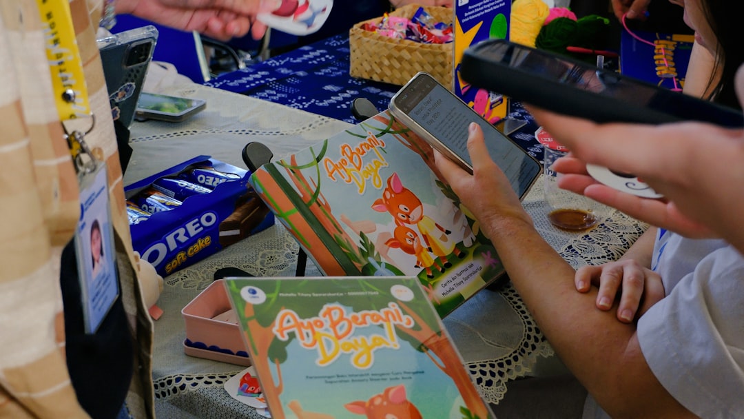 desarrollo del lenguaje en niños - Niños en un entorno bilingüe desarrollando competencias lingüísticas naturalmente