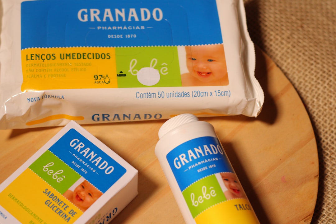 relatos breves para bebés - Momento de lectura compartida entre madre e hijo antes de dormir