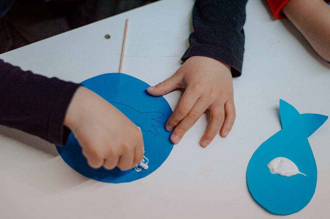 actividades manuales para lactantes - Ambiente Montessori con materiales naturales para los más pequeños