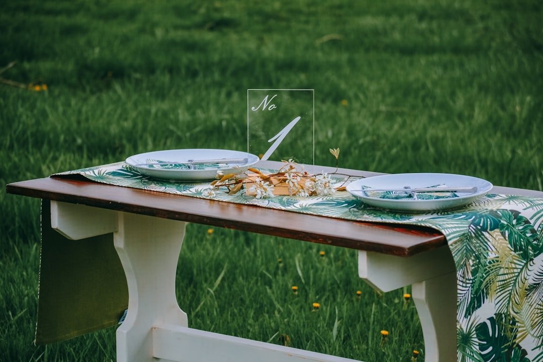 alimentacion bebe 5 meses - Mesa de destete Montessori con utensilios adaptados