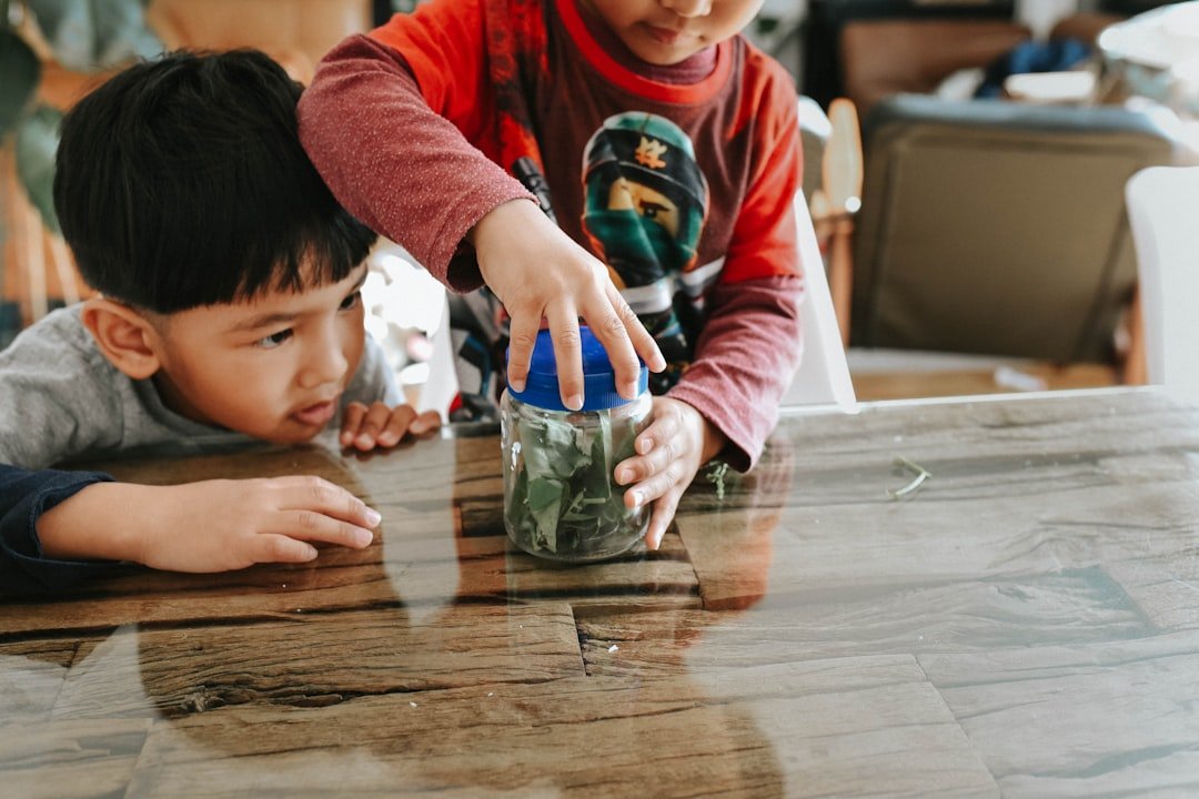 juegos de aprendizaje 10 años - Juego STEM con materiales físicos para niños de primaria