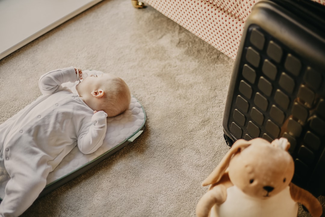 cama montessori para bebés - Ambiente montessori con materiales accesibles para el bebé