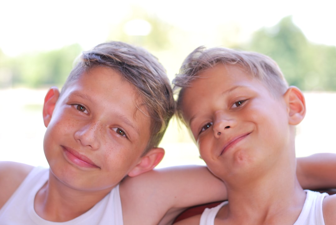 rivalidad entre hermanos - Cómo gestionar los celos entre hermanos
