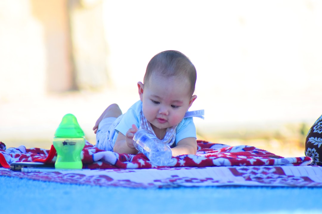 Actividades de motricidad fina para bebés: guía Montessori