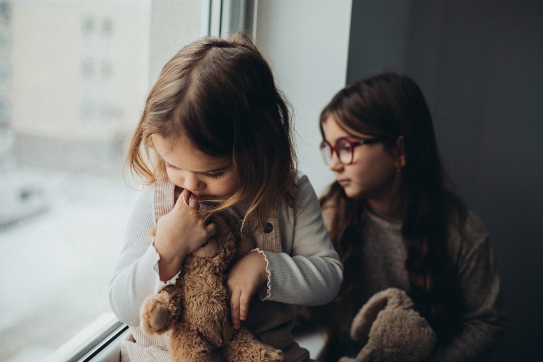 Cómo afrontar la timidez infantil con calma y sin etiquetas
