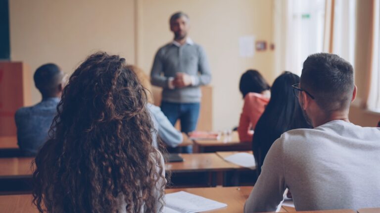 Montessori Pädagogik einfach erklärt: Was ist Montessori wirklich - und wie Sie es zu Hause umsetzen