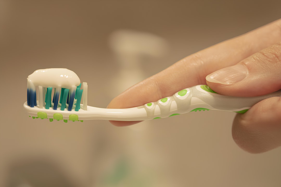bebe dientes - El cuidado de los dientes empieza con una rutina breve y amable.