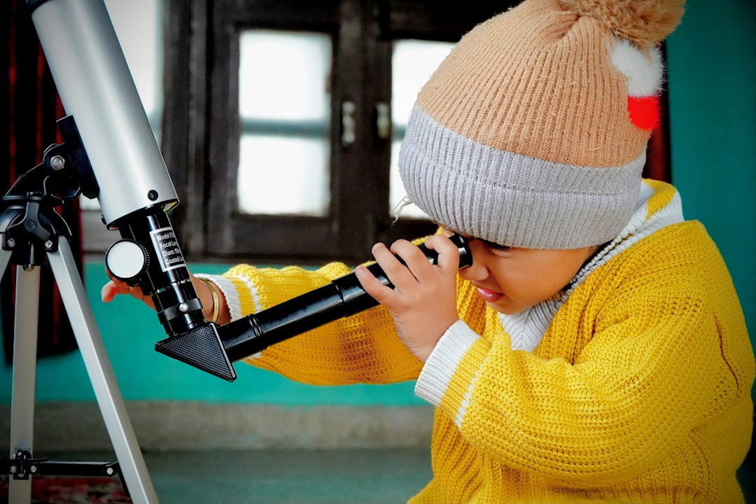 Observación Montessori: Cómo un guía transforma la guía